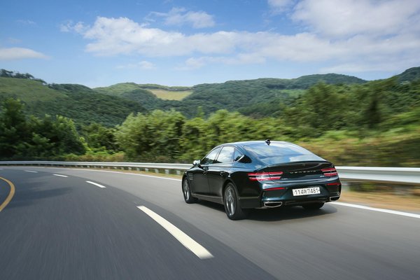 Wie können Fahrerassistenzsysteme die Reaktionszeit im Straßenverkehr verkürzen?